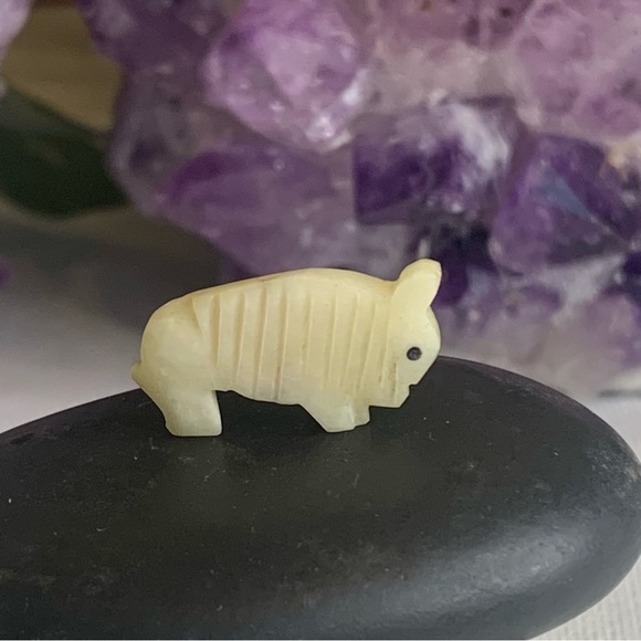 Vintage Native American Zuni Hand Carved Buffalo Fetish Bead Drilled Animal 1" - Picture 4 of 15